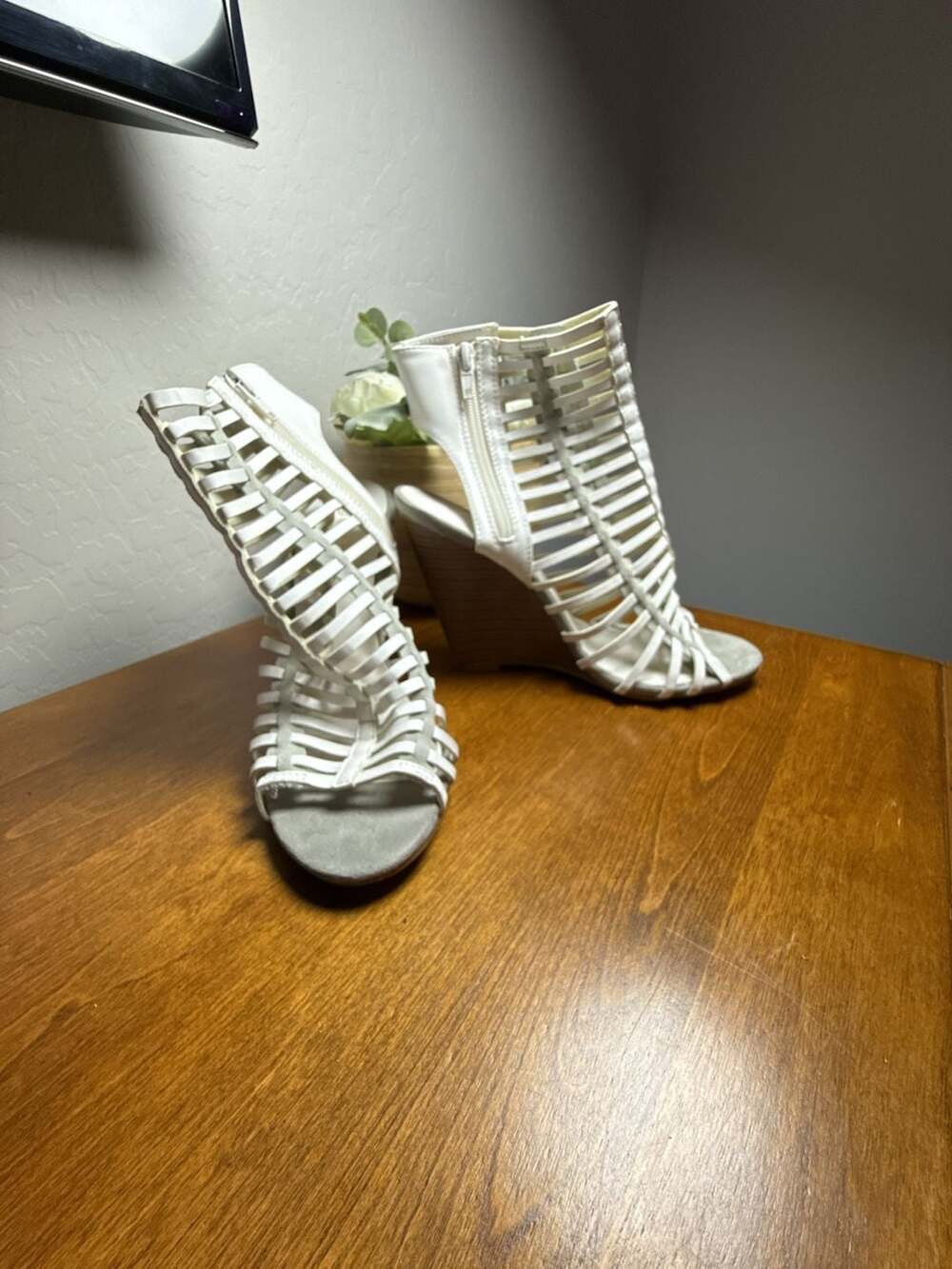 NWOT Wild Diva White Caged Gladiator Wedge Booties Size 7.5